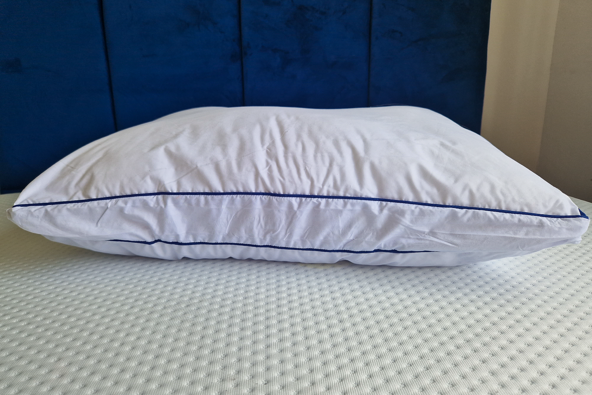 emma premium microfibre pillow